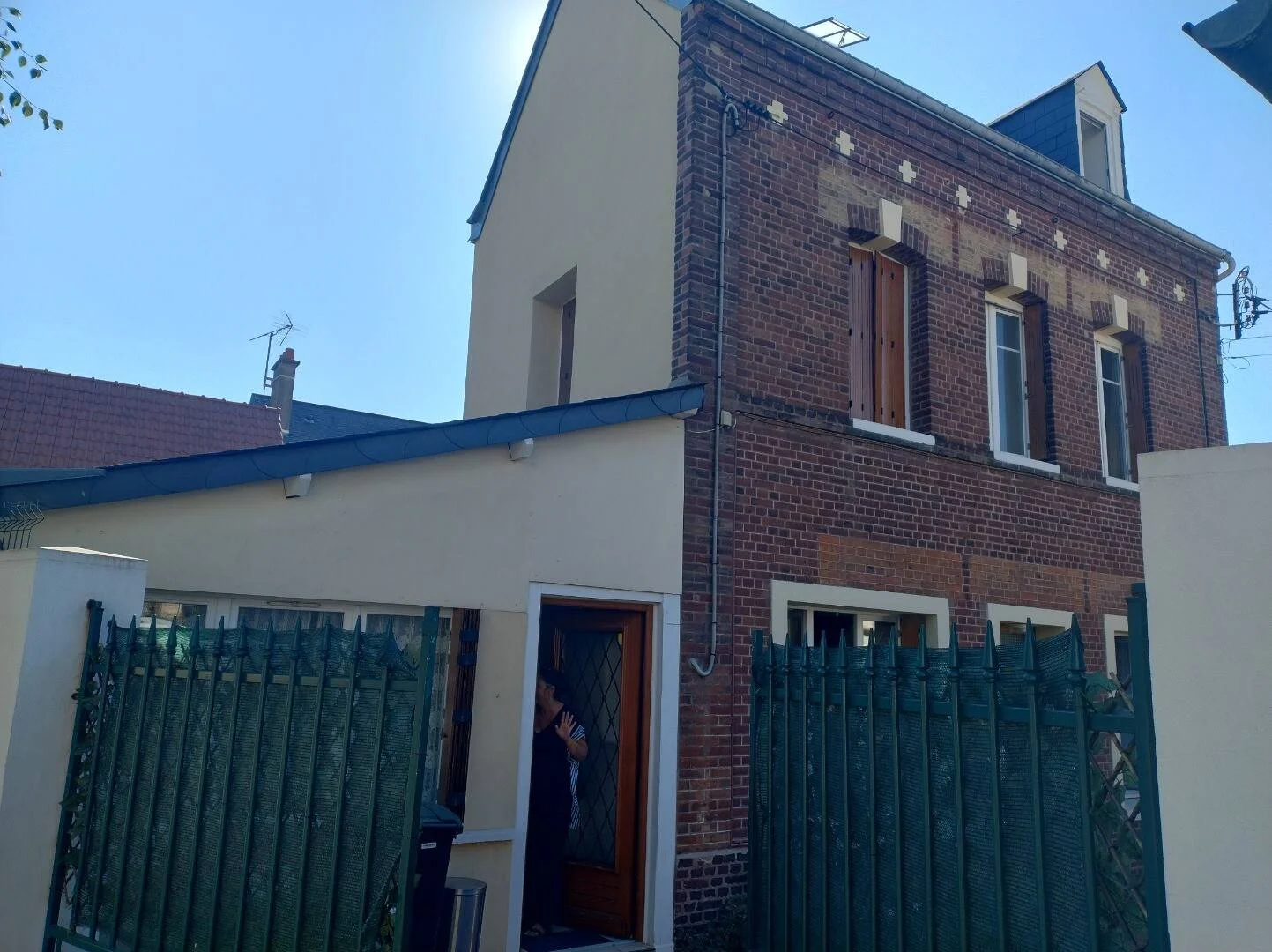 Habitación estudiantil luminosa y aireada con fácil acceso a la universidad en 