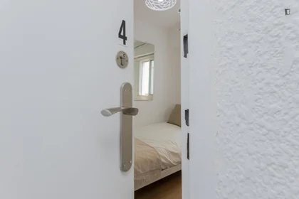 {area} içinde aydınlık özel oda