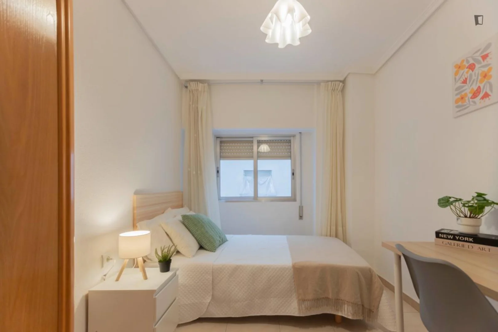 Bezahlbares Zimmer für Studenten mit ausreichender Beleuchtung in 