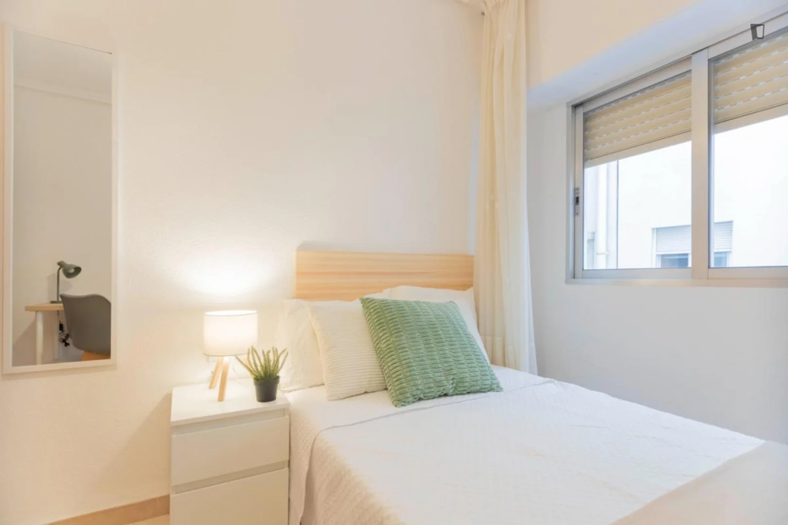 Zimmer in Studentenwohnung in  zu vermieten, voll möbliert