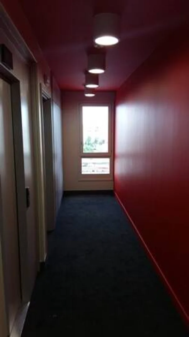 Chambre d'étudiant fonctionnelle parfaite pour étudier dans 