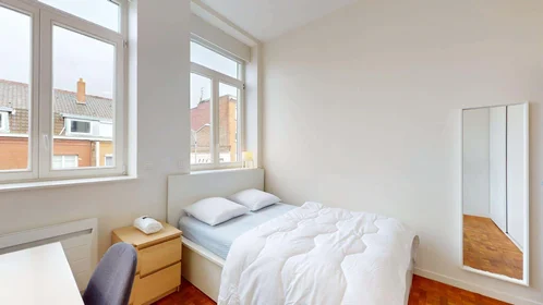 Özel oda konumu 235 Av. de Dunkerque, 59000 Lille, France, 2 12 görüntüsü