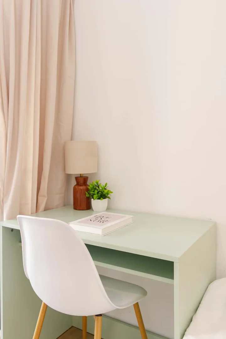Habitación asequible para estudiantes con buena iluminación en 