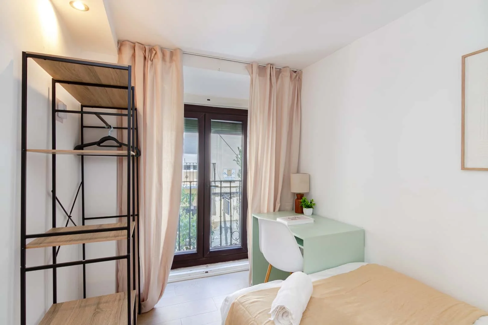 Habitación acogedora para estudiantes disponible en 