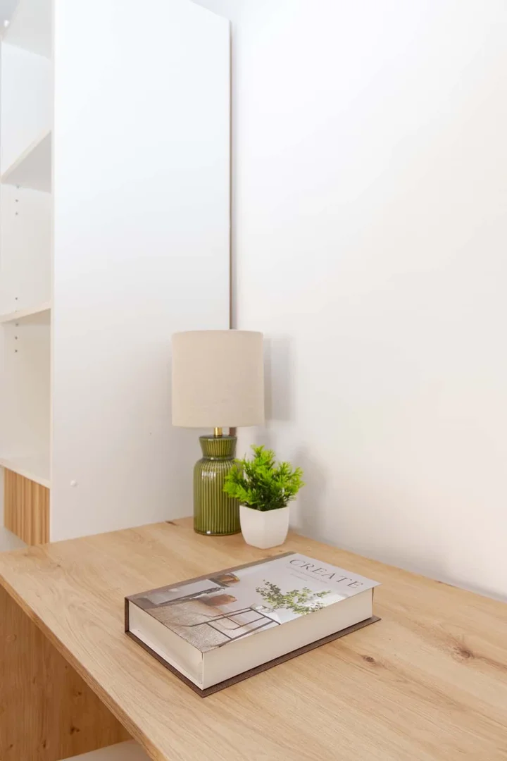 Habitación para estudiantes en  con área de estudio y facilidades compartidas
