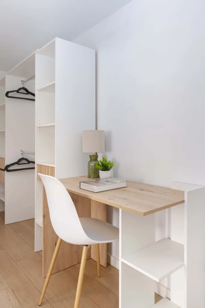 Habitación estudiantil económica con ubicación conveniente en 