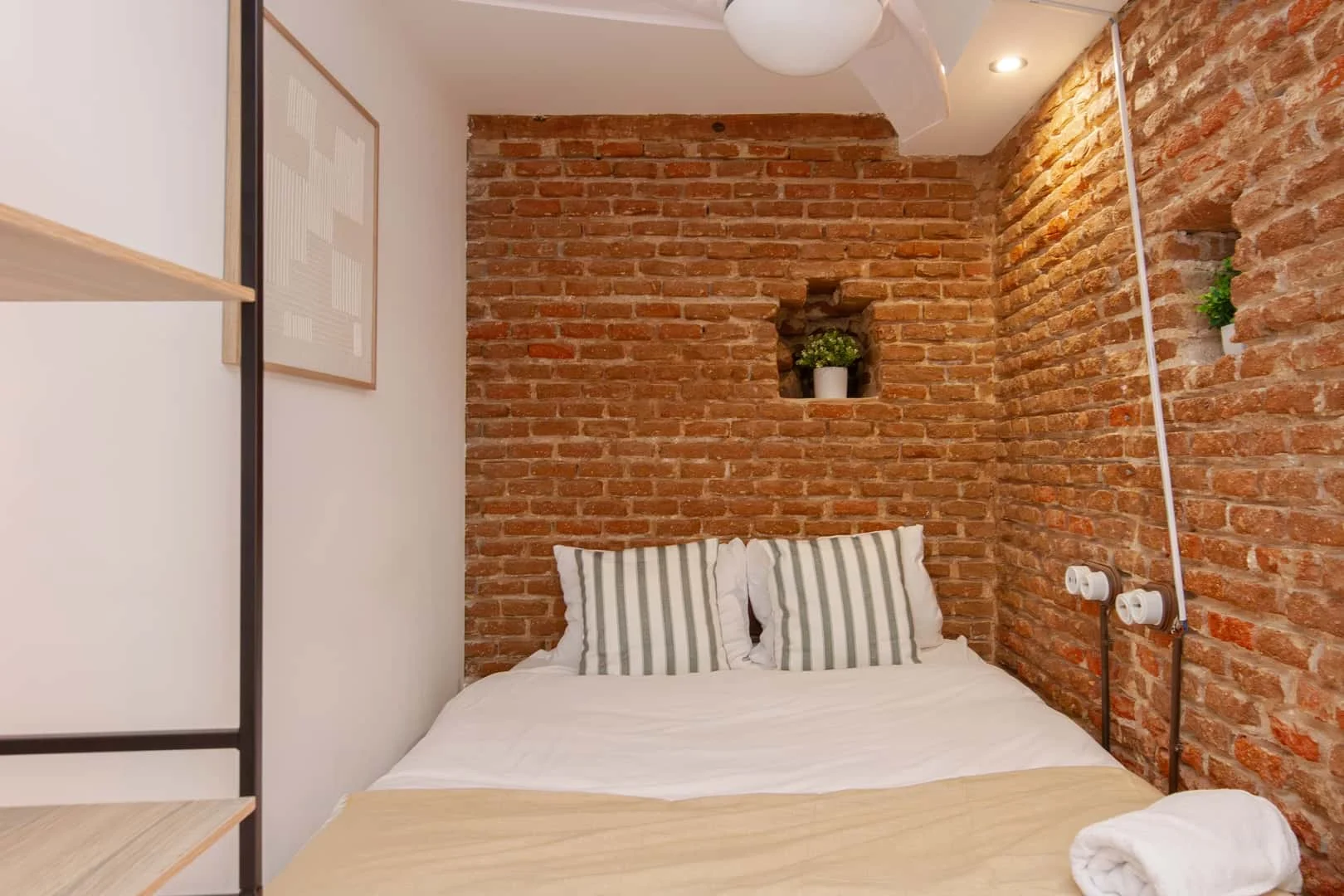Habitación asequible para estudiantes con buena iluminación en
