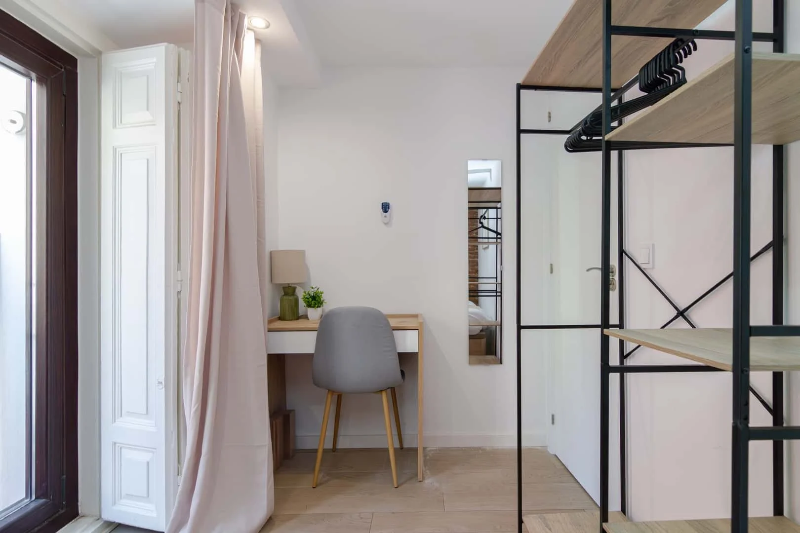 Habitación estudiantil económica cerca del campus en