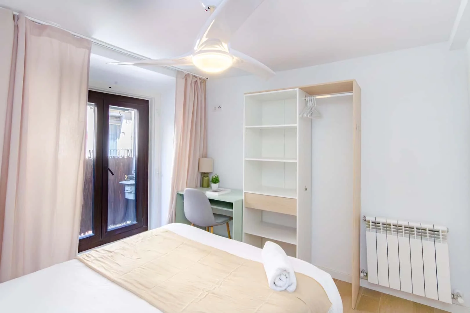 Habitación asequible para estudiantes con buena iluminación en 
