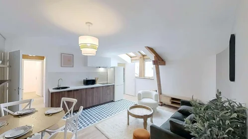 Quarto privado em 24 Pl. des Vosges, 54000 Nancy, France, imagem 4 de 19