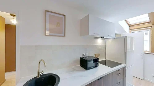 Quarto privado em 24 Pl. des Vosges, 54000 Nancy, France, imagem 6 de 19