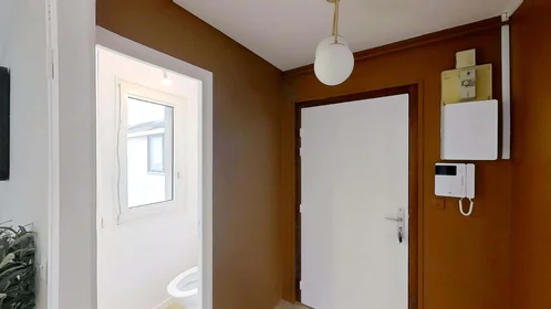 Quarto privado em 24 Pl. des Vosges, 54000 Nancy, France, imagem 9 de 19