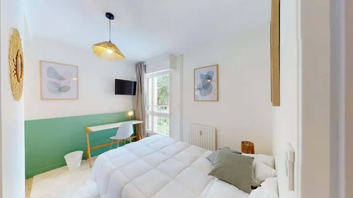 Privatzimmer in der 32 Av. Henri Fréville, 35200 Rennes, France, bild 1 von 10