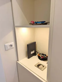 Apartamento inteiro em Via Giovita Scalvini, 14, 20158 Milano MI, Italia, imagem 2 de 18