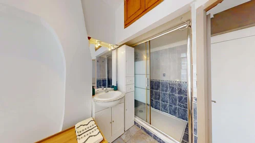 Entire apartment at 199 Rue du Rouet, 13008 Marseille, France, image 11 of 14