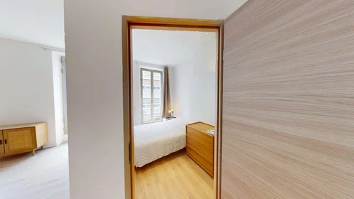 Entire apartment at 199 Rue du Rouet, 13008 Marseille, France, image 12 of 14