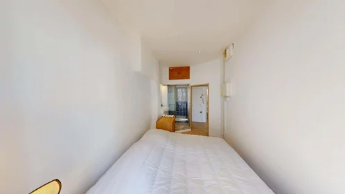 Entire apartment at 199 Rue du Rouet, 13008 Marseille, France, image 9 of 14