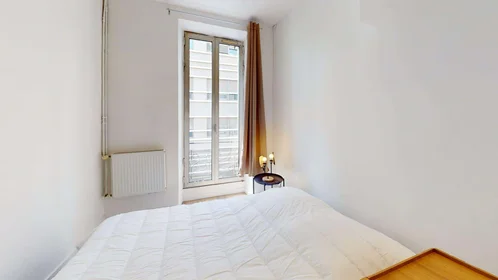 Entire apartment at 199 Rue du Rouet, 13008 Marseille, France, image 10 of 14