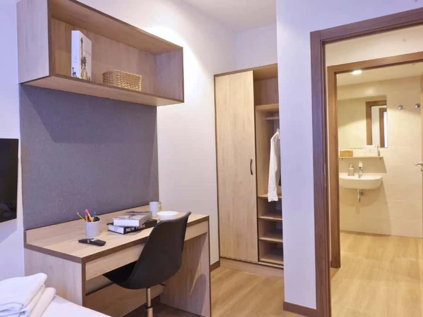 Habitación asequible para estudiantes con buena iluminación en 