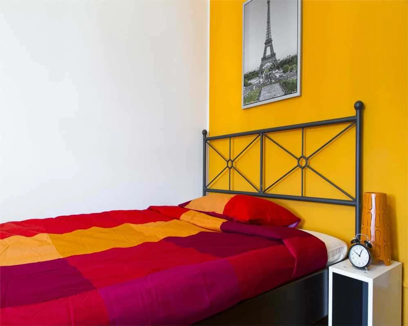 Affordable room for students with ample lighting in 
