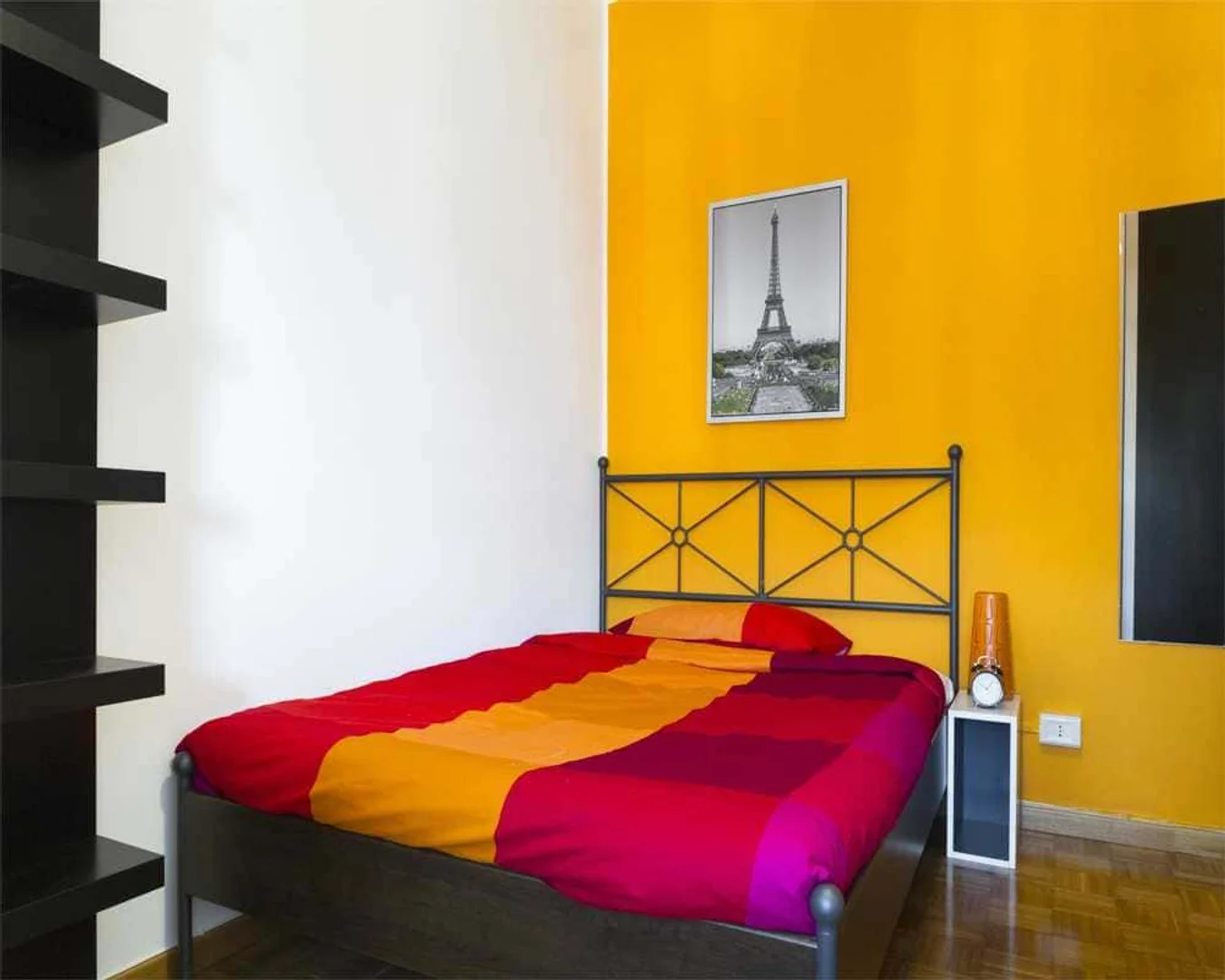 Room for rent in student apartment in , fully furnished