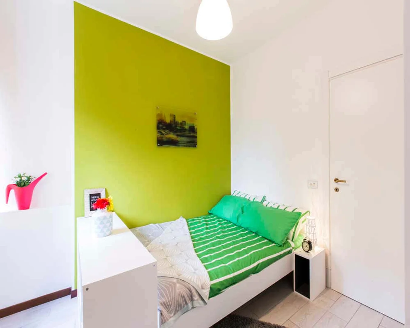 Student-friendly room in  with modern amenities