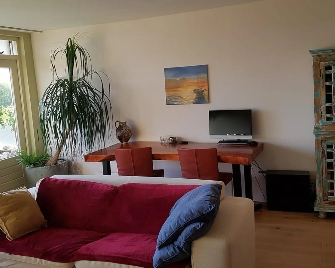 Bright and airy student room with easy university access in 