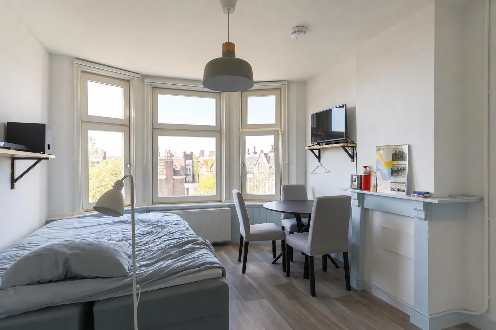 Quarto de estudante económico com localização conveniente em 