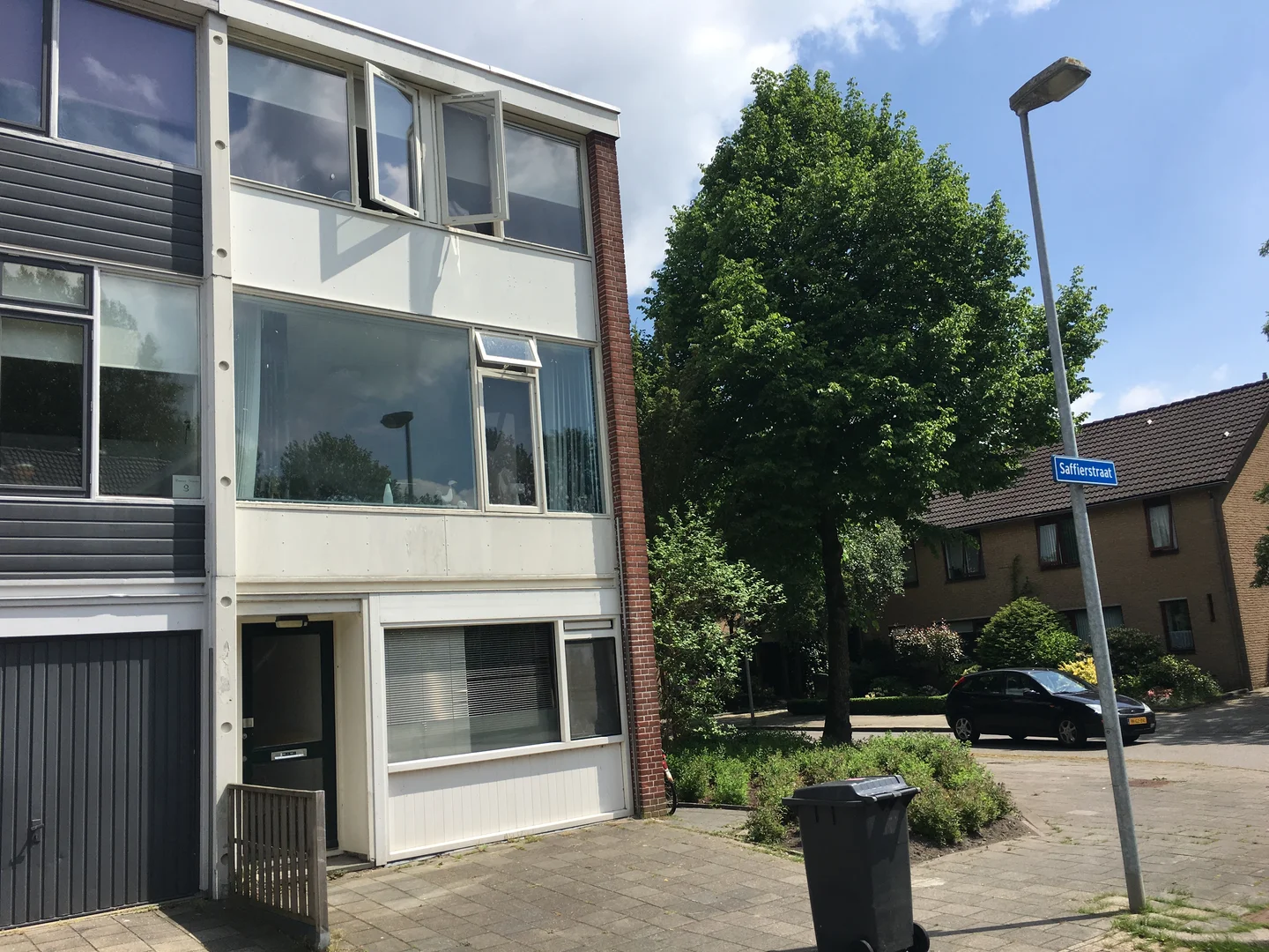 Student-friendly room in  with modern amenities
