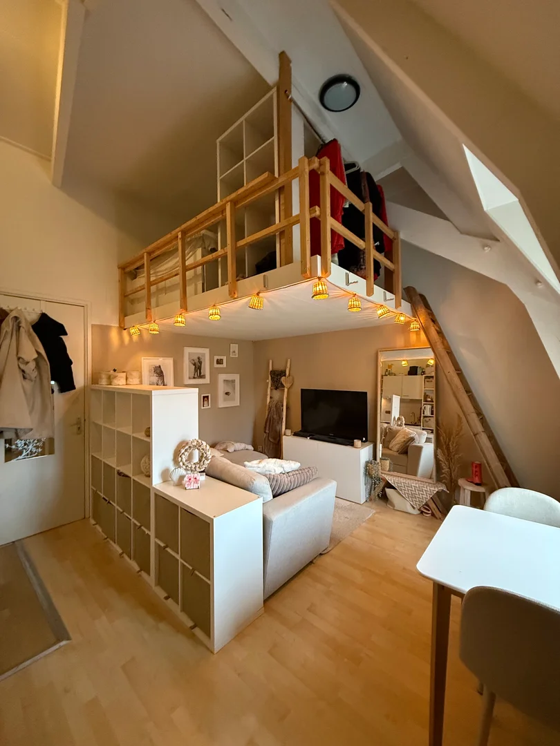 Zimmer in Studentenwohnung in  zu vermieten, voll möbliert