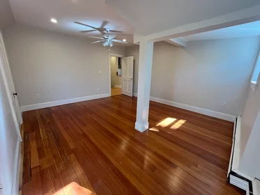 Apartamento inteiro em residência em 90, Lyndhurst St., Unit 5, Dorchester, Boston, MA, 02124, imagem 15 de 40