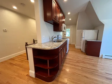 Apartamento inteiro em residência em 90, Lyndhurst St., Unit 5, Dorchester, Boston, MA, 02124, imagem 4 de 40