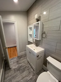 Apartamento inteiro em residência em 90, Lyndhurst St., Unit 5, Dorchester, Boston, MA, 02124, imagem 34 de 40