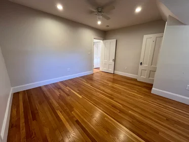 Apartamento inteiro em residência em 90, Lyndhurst St., Unit 5, Dorchester, Boston, MA, 02124, imagem 39 de 40