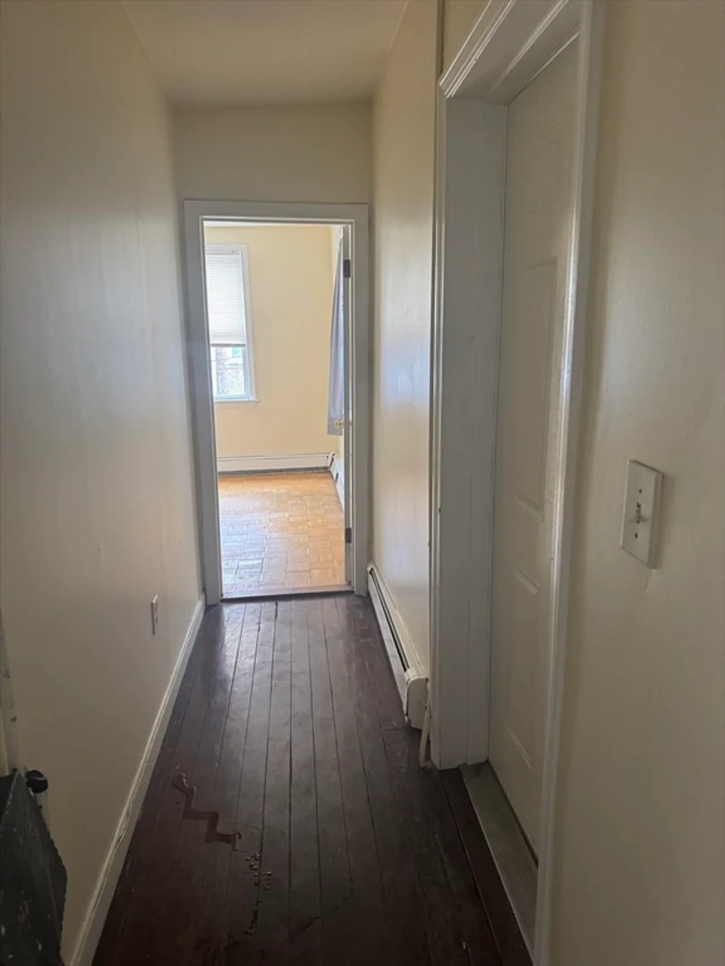 68, Gore St., Unit 2, East Cambridge, Cambridge, MA, 02141