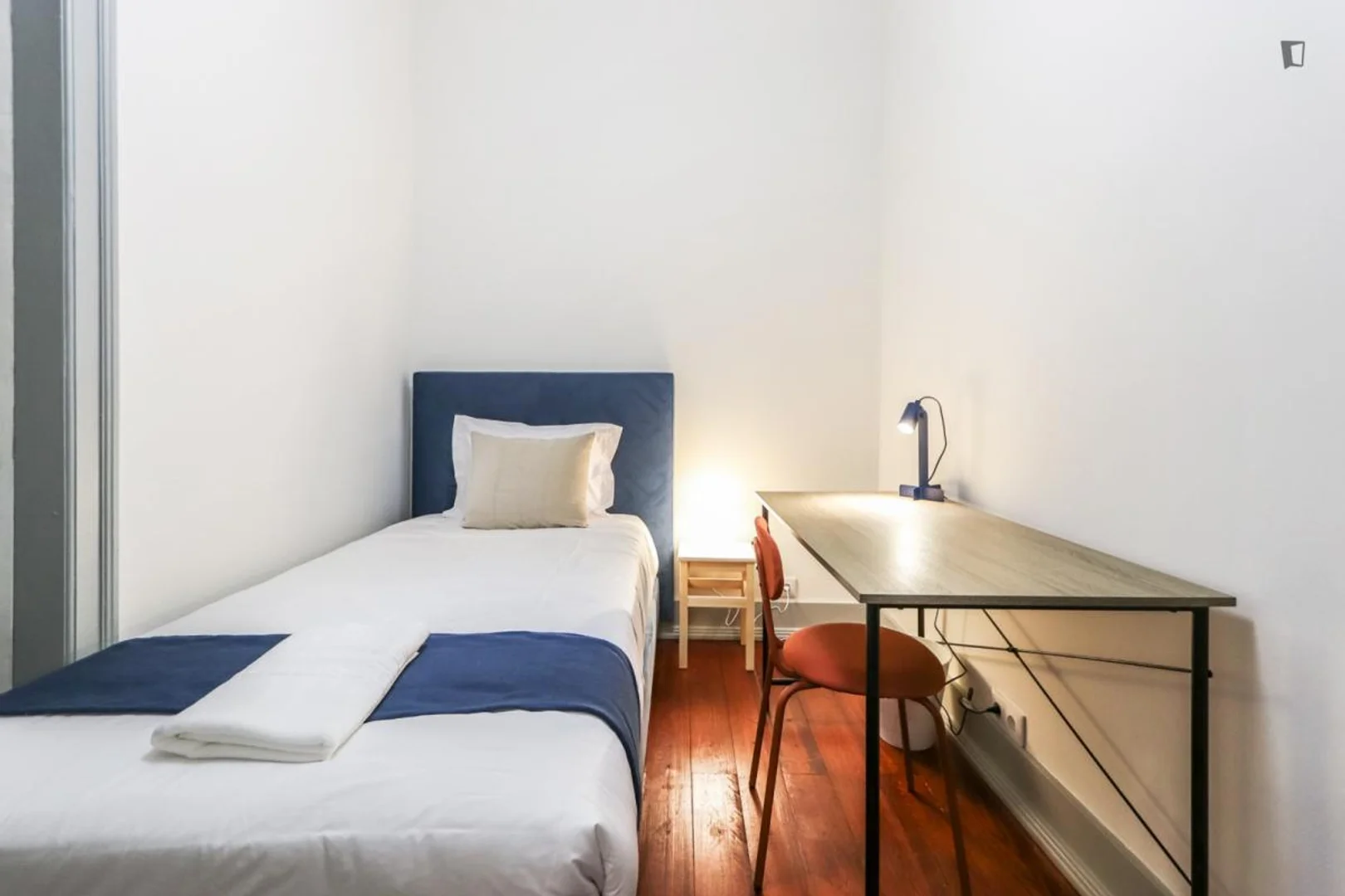 Funktionelles Studentenzimmer perfekt zum Studieren in 