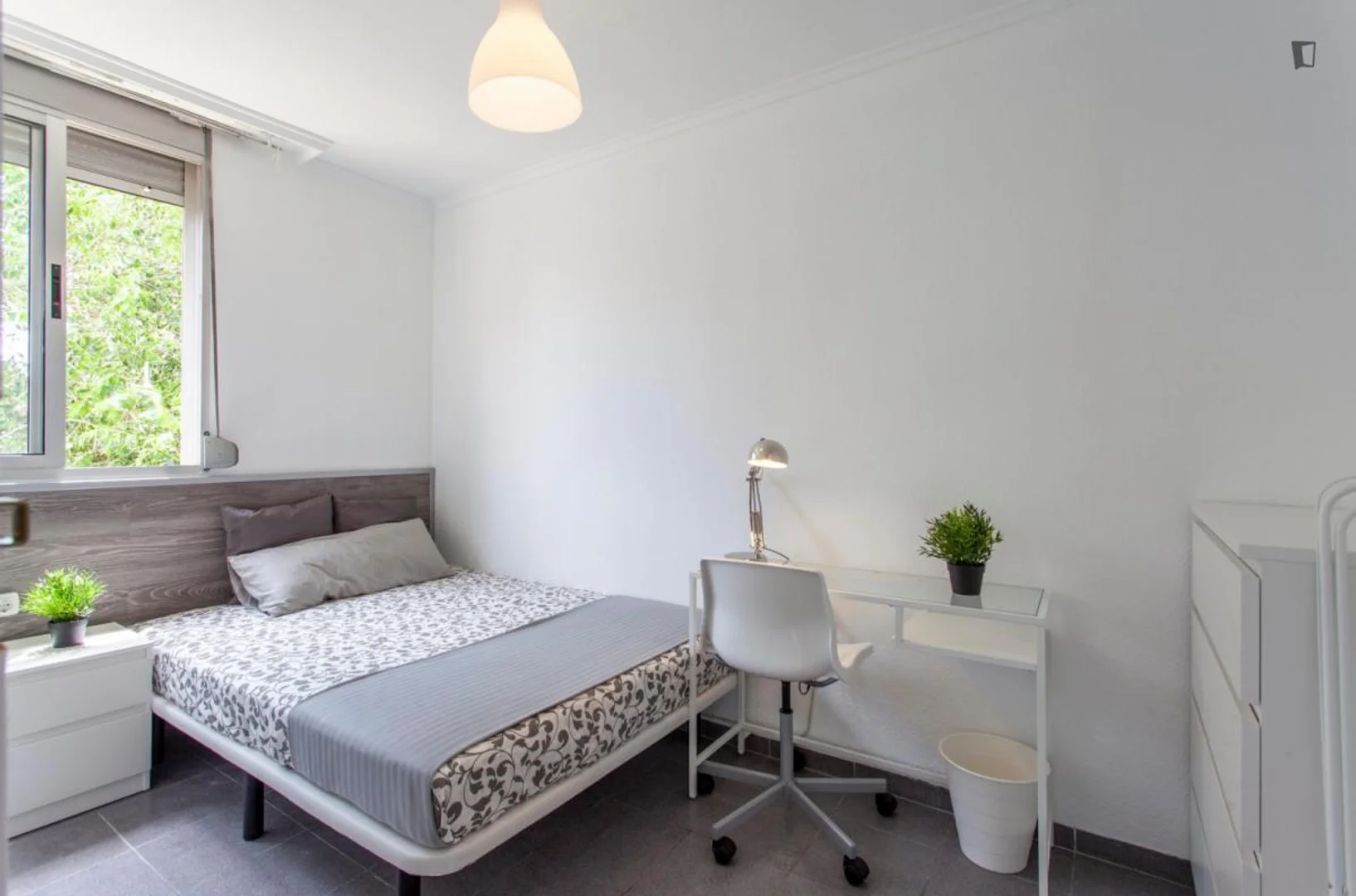 Room for rent in student apartment in , fully furnished