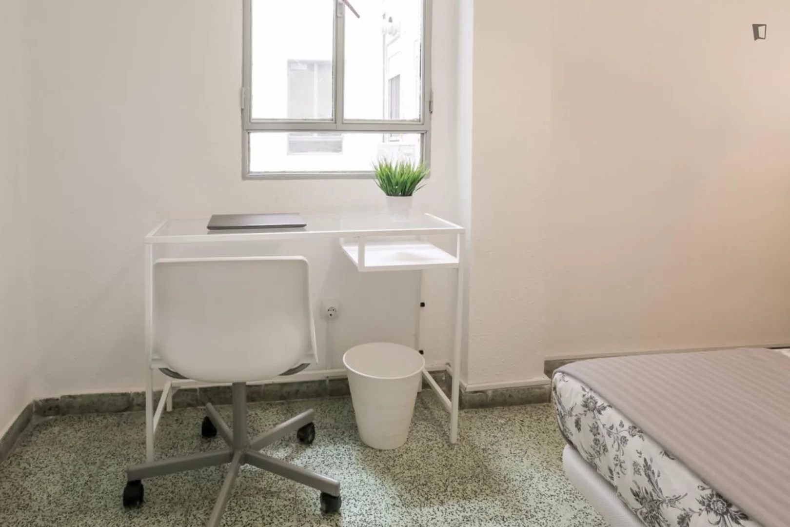 Camera per studenti in  con area studio e servizi in comune