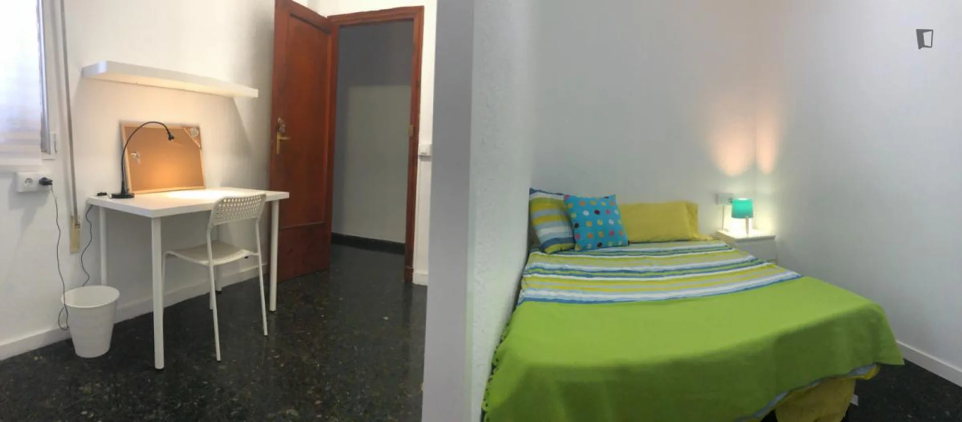 Stanza in affitto in appartamento per studenti a , completamente arredata