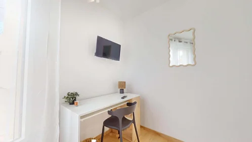 Habitación privada en 32 Rue Tarissan, 31400 Toulouse, France, imagen 7 de 18