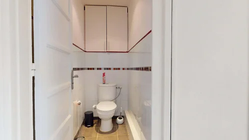 Chambre privée à 404 Cr Émile-Zola, 69100 Villeurbanne, France, image 11 de 14
