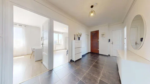Chambre privée à 404 Cr Émile-Zola, 69100 Villeurbanne, France, image 12 de 14