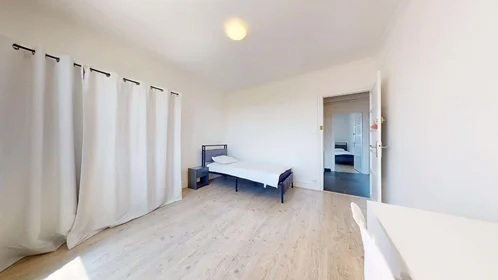 Chambre privée à 404 Cr Émile-Zola, 69100 Villeurbanne, France, image 4 de 14