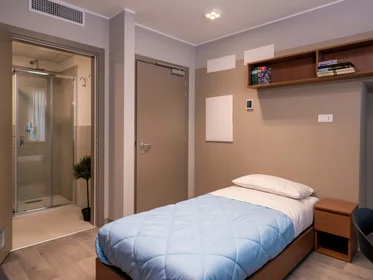 Chambre privée à Via Daniele Manin, 33100 Udine UD, Italy, image 7 de 19
