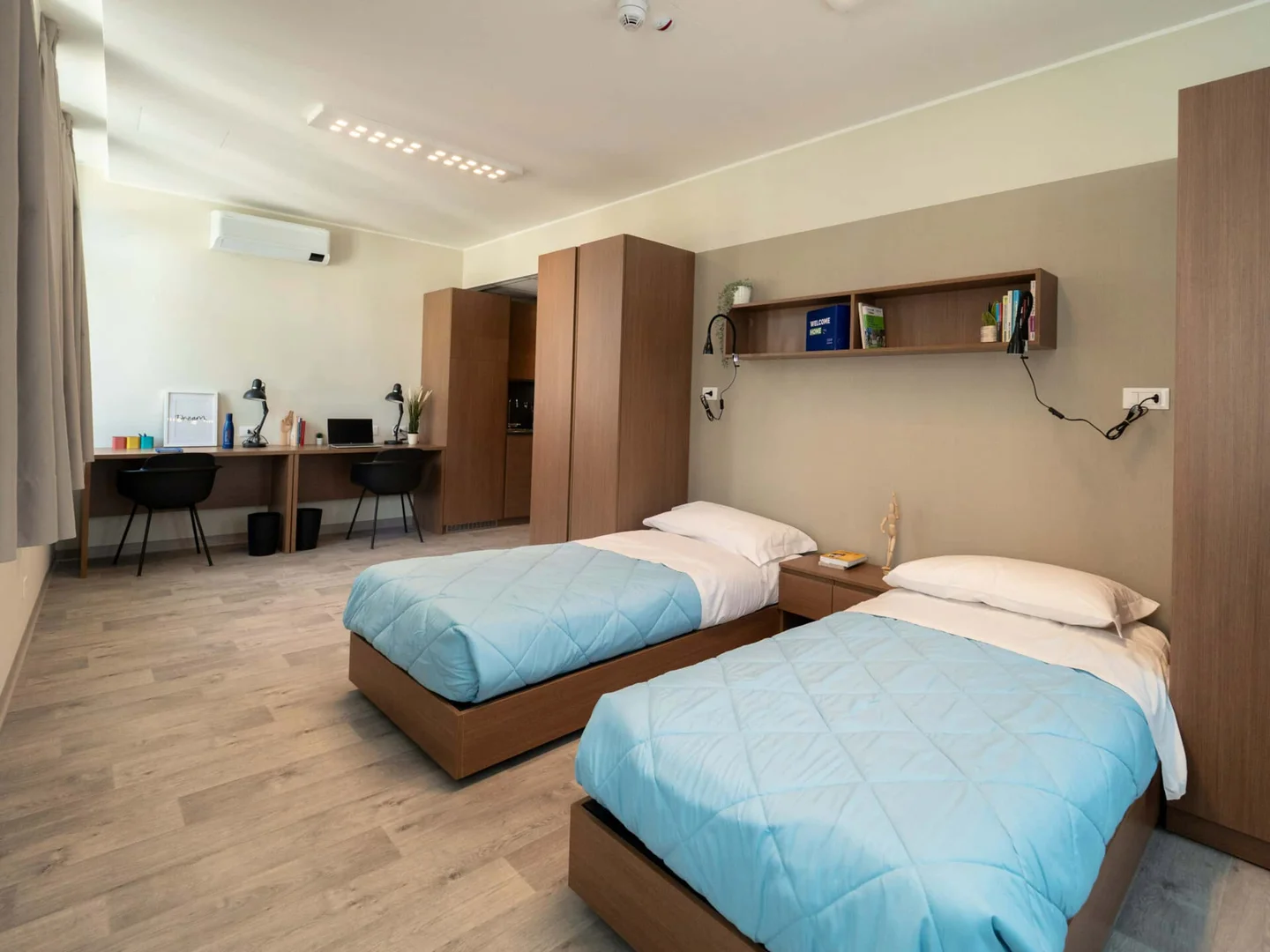Chambre confortable pour étudiants disponible dans 