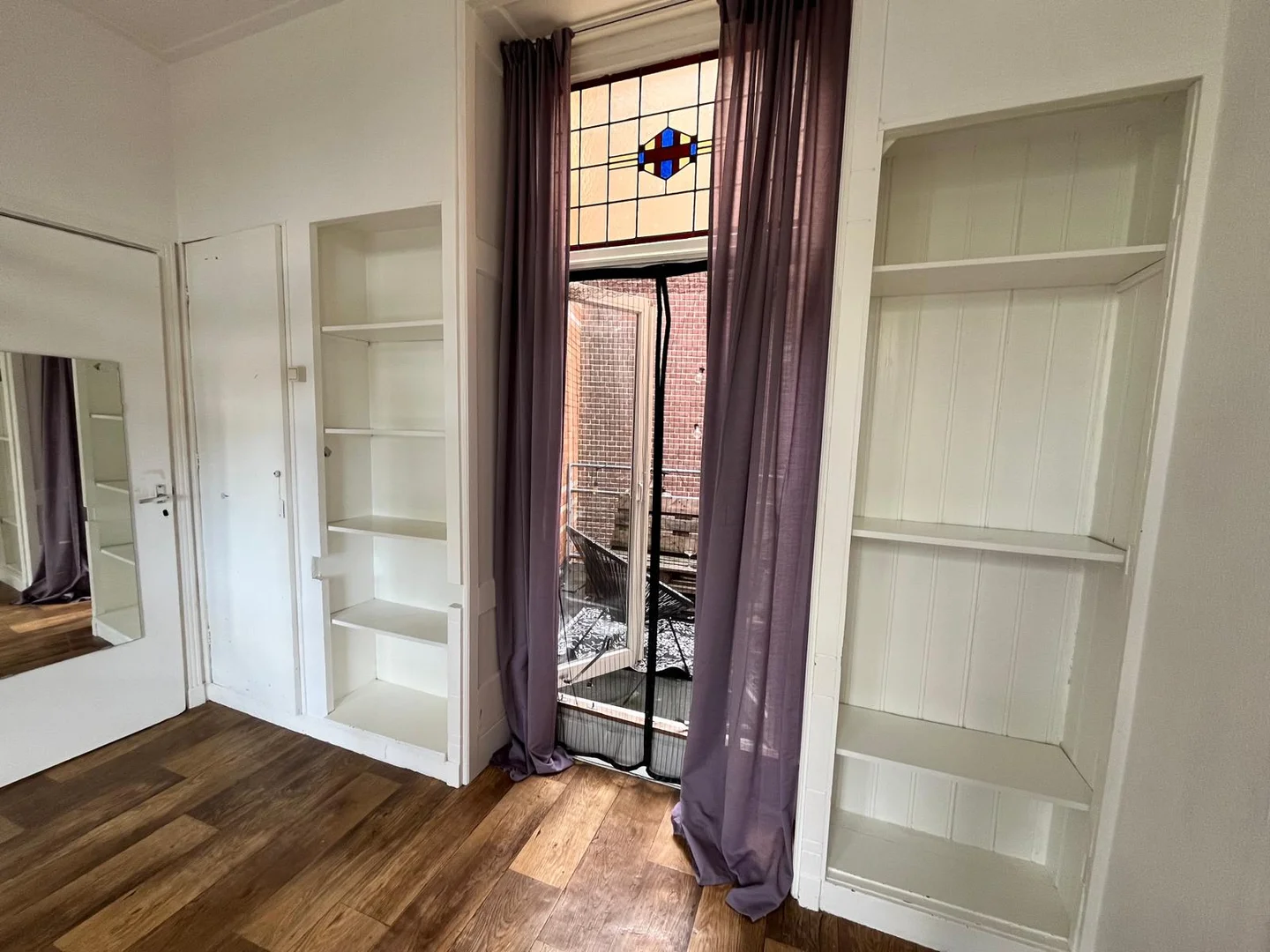 'de öğrenci dairesinde, tamamen mobilyalı kiralık oda