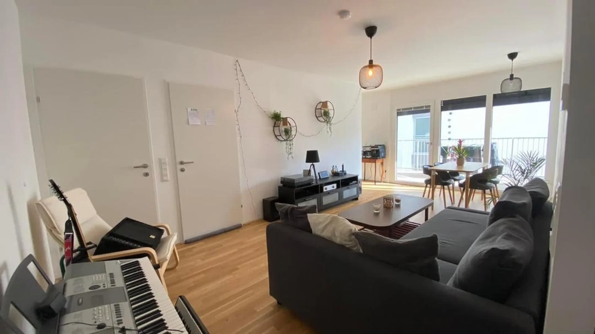 Zimmer in Studentenwohnung in  zu vermieten, voll möbliert