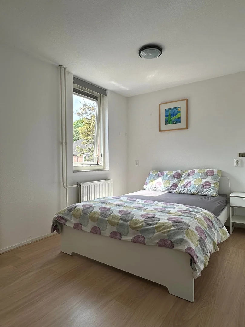 Zimmer in Studentenwohnung in  zu vermieten, voll möbliert