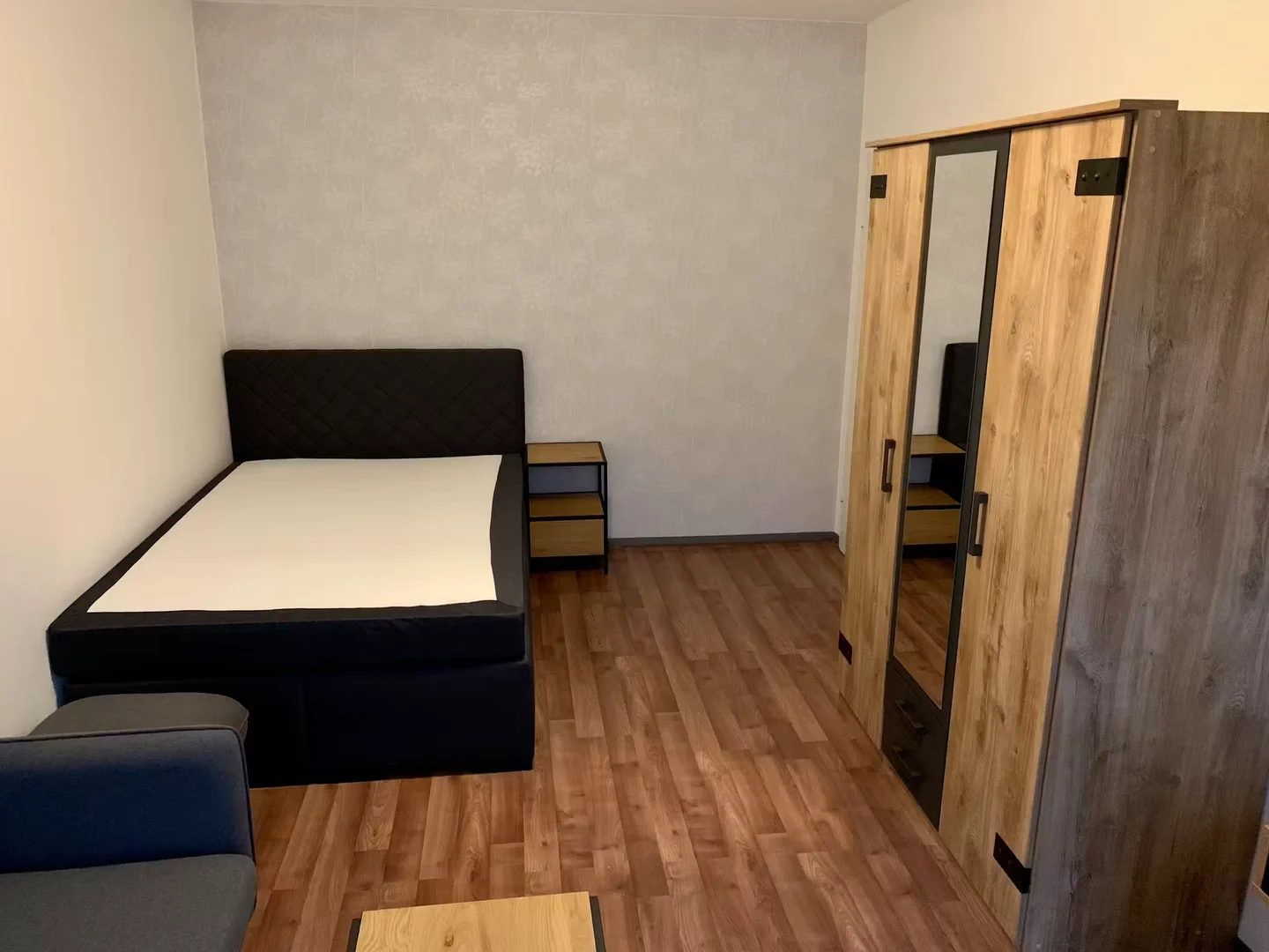 Chambre d'étudiant lumineuse et aérée avec accès facile à l'université dans 