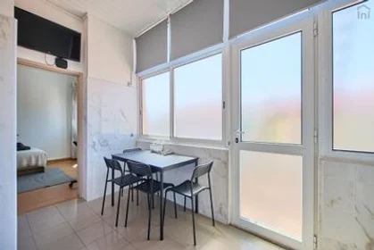 Stanza privata in Alameda - R. João de Menezes, 3º D, immagine 9 di 42
